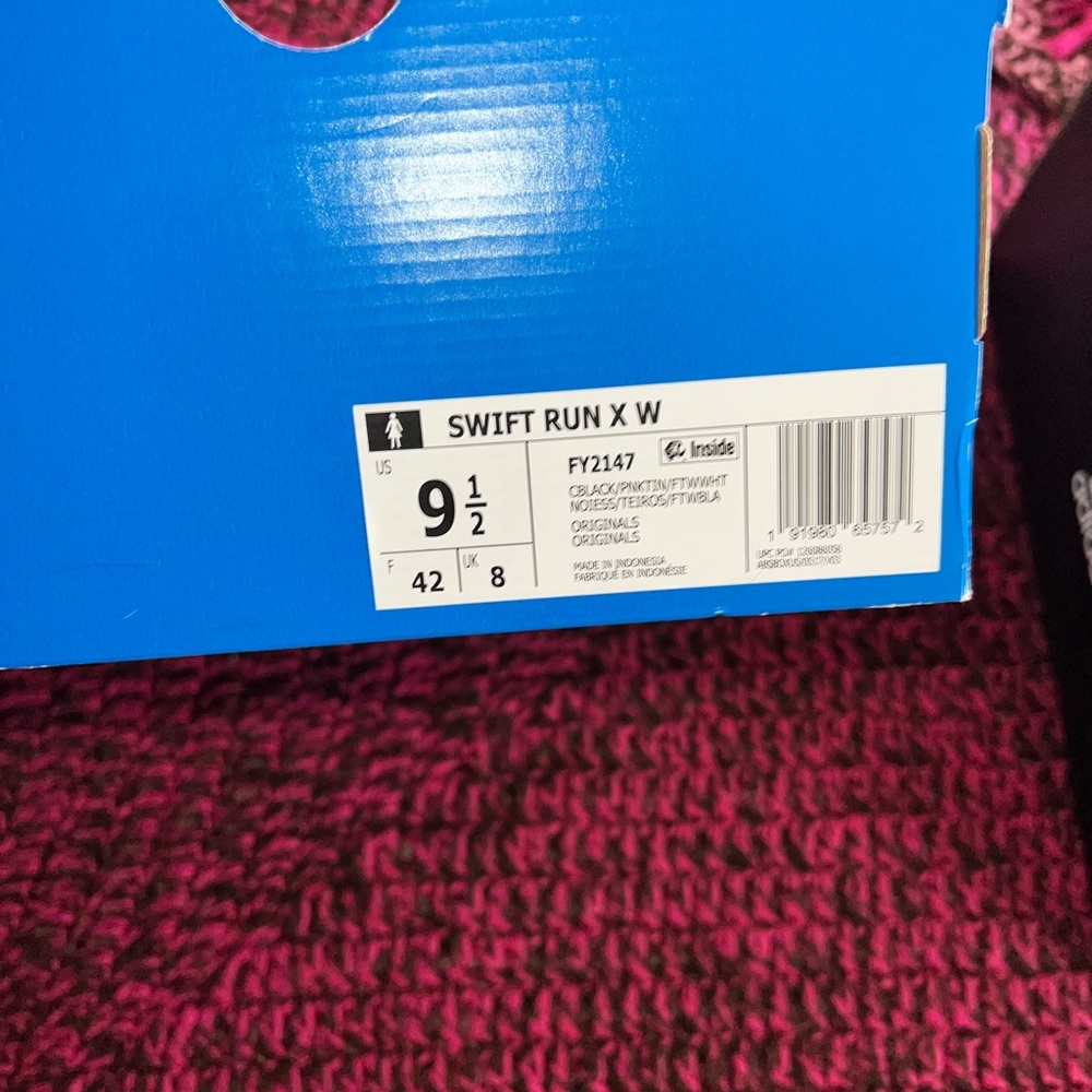 Adidas Swift Run - Picture 3 of 3